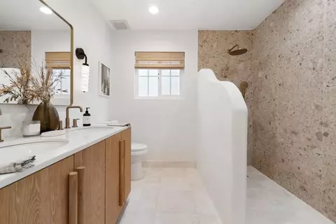 Bath - 1806 Stewart St, Oceanside, CA 92054 photo 1 of 6