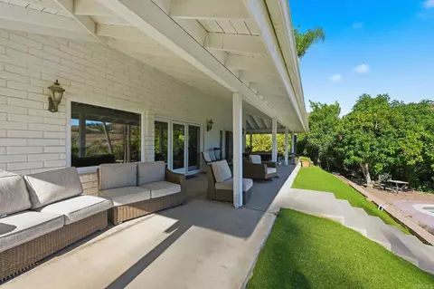 Exterior - 3830 Lake Garden Dr, Fallbrook, CA 92028 photo 4 of 10