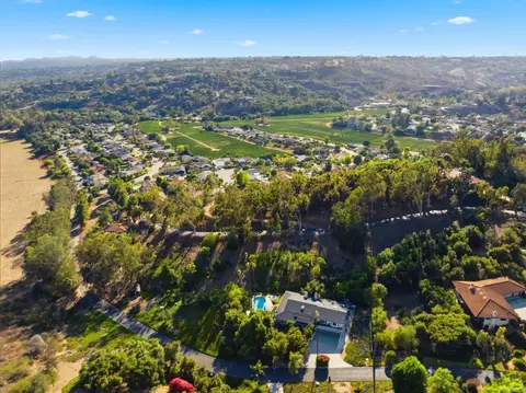 View/Area - 3830 Lake Garden Dr, Fallbrook, CA 92028 photo 9 of 12
