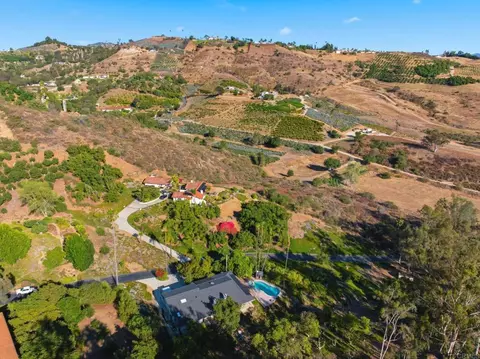 View/Area - 3830 Lake Garden Dr, Fallbrook, CA 92028 photo 6 of 12