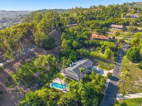 View/Area - 3830 Lake Garden Dr, Fallbrook, CA 92028 photo 3 of 12