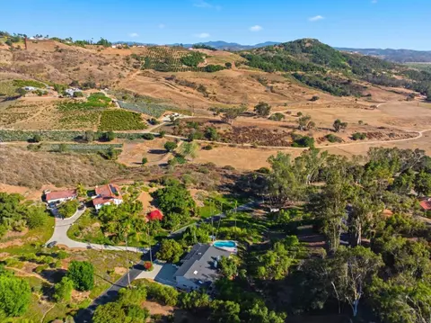 View/Area - 3830 Lake Garden Dr, Fallbrook, CA 92028 photo 7 of 12