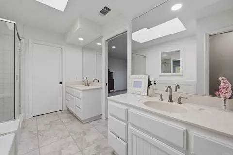 Bath - 3830 Lake Garden Dr, Fallbrook, CA 92028 photo 2 of 6