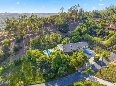View/Area - 3830 Lake Garden Dr, Fallbrook, CA 92028 photo 4 of 12