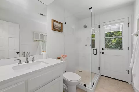 Bath - 3830 Lake Garden Dr, Fallbrook, CA 92028 photo 5 of 6