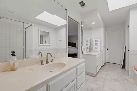 Bath - 3830 Lake Garden Dr, Fallbrook, CA 92028 photo 4 of 6