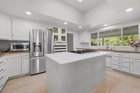 Kitchen - 3830 Lake Garden Dr, Fallbrook, CA 92028 photo 1 of 5