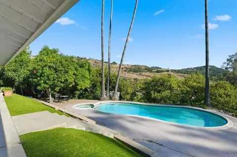 Exterior - 3830 Lake Garden Dr, Fallbrook, CA 92028 photo 5 of 10