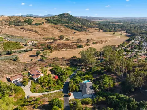View/Area - 3830 Lake Garden Dr, Fallbrook, CA 92028 photo 8 of 12