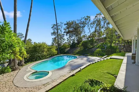 Exterior - 3830 Lake Garden Dr, Fallbrook, CA 92028 photo 6 of 10