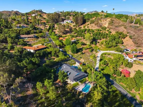 View/Area - 3830 Lake Garden Dr, Fallbrook, CA 92028 photo 5 of 12