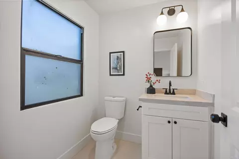 Bath - 2101 Grandview St, Oceanside, CA 92054 photo 5 of 5