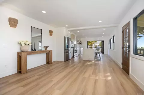 Entry Way - 2101 Grandview St, Oceanside, CA 92054 photo 1 of 2