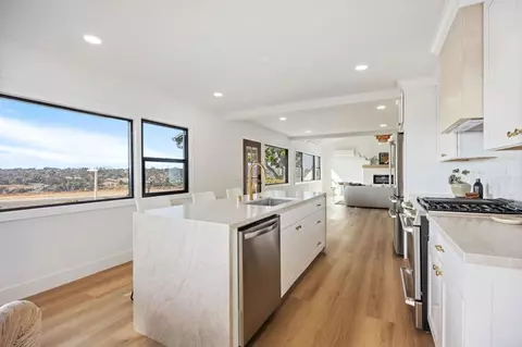 Kitchen - 2101 Grandview St, Oceanside, CA 92054 photo 3 of 5