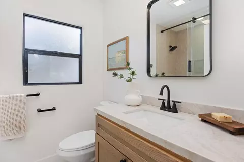 Bath - 2101 Grandview St, Oceanside, CA 92054 photo 3 of 5
