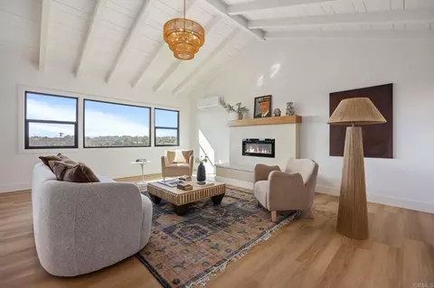 Living - 2101 Grandview St, Oceanside, CA 92054 photo 2 of 3