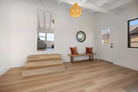 Entry Way - 2101 Grandview St, Oceanside, CA 92054 photo 2 of 2