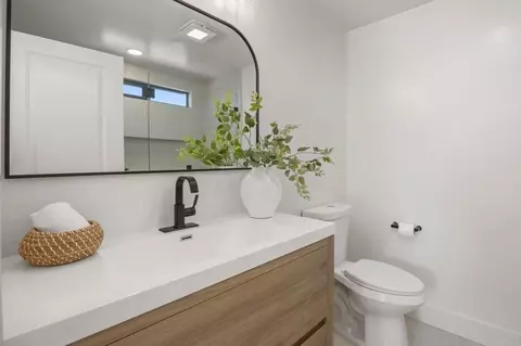 Bath - 2101 Grandview St, Oceanside, CA 92054 photo 1 of 5