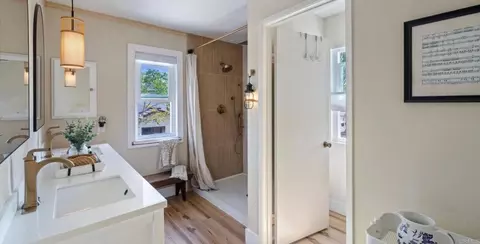 Bath - 2422 Summerhill Dr, Encinitas, CA 92024 photo 4 of 8