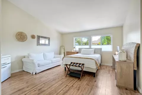 Bedroom - 2422 Summerhill Dr, Encinitas, CA 92024 photo 3 of 4