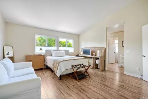 Bedroom - 2422 Summerhill Dr, Encinitas, CA 92024 photo 4 of 4