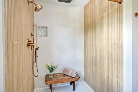 Bath - 2422 Summerhill Dr, Encinitas, CA 92024 photo 8 of 8