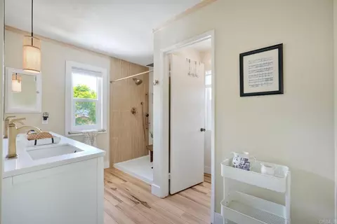 Bath - 2422 Summerhill Dr, Encinitas, CA 92024 photo 5 of 8