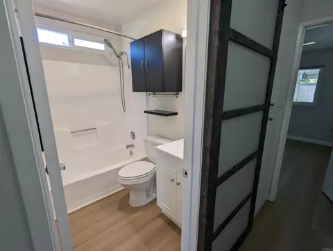Bath - 4593 Sunrise Rdg, Oceanside, CA 92056 photo 2 of 2