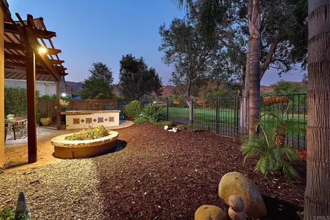 2436 Fallbrook Pl, Escondido, CA 92027 photo 3