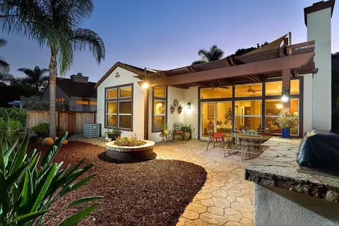 2436 Fallbrook Pl, Escondido, CA 92027 photo 2