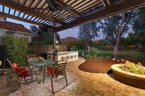 2436 Fallbrook Pl, Escondido, CA 92027 photo 4