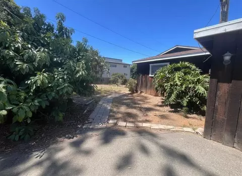 Exterior - 1501 Laurel Rd, Oceanside, CA 92054 photo 4 of 4