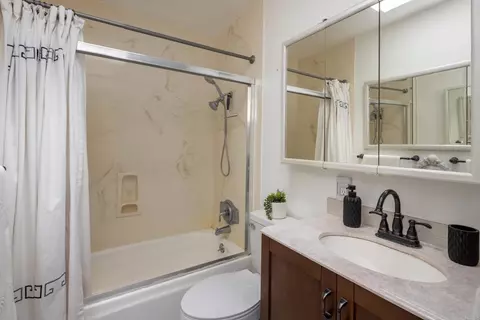 Bath - 13108 Standish Dr, Poway, CA 92064 photo 2 of 2