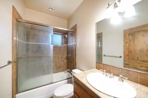 Bath - 285 Penn St, Ramona, CA 92065 photo 5 of 7