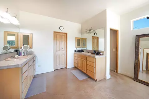 Bath - 285 Penn St, Ramona, CA 92065 photo 1 of 7