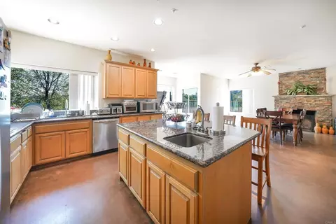 Kitchen - 285 Penn St, Ramona, CA 92065 photo 2 of 5