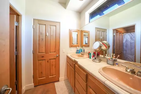 Bath - 285 Penn St, Ramona, CA 92065 photo 6 of 7