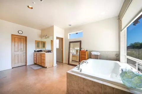 Bath - 285 Penn St, Ramona, CA 92065 photo 3 of 7