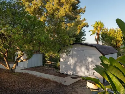 Exterior - 1097 Camino Alisos, Fallbrook, CA 92028 photo 6 of 20