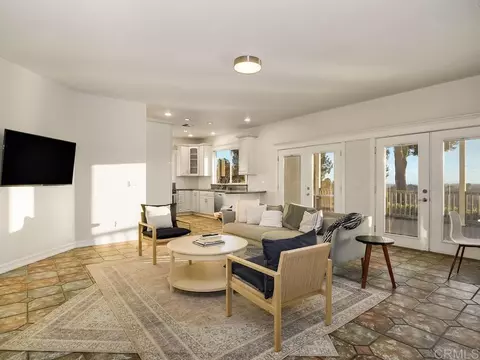 Living - 1097 Camino Alisos, Fallbrook, CA 92028 photo 3 of 4