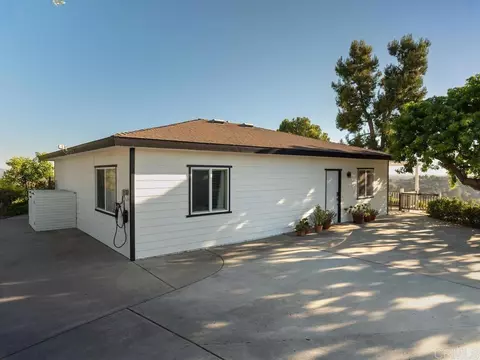 Exterior - 1097 Camino Alisos, Fallbrook, CA 92028 photo 11 of 20