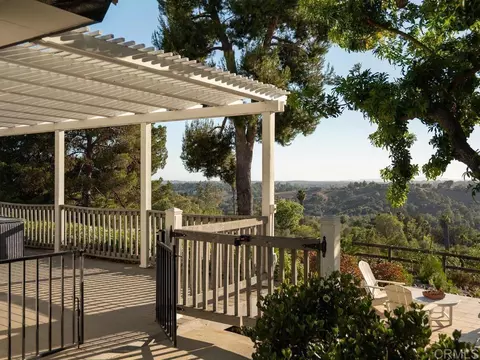 Exterior - 1097 Camino Alisos, Fallbrook, CA 92028 photo 12 of 20