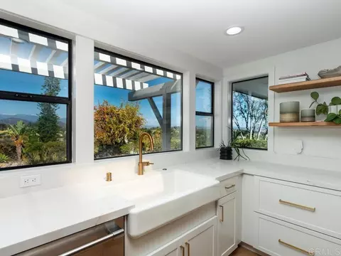 Kitchen - 1097 Camino Alisos, Fallbrook, CA 92028 photo 5 of 9