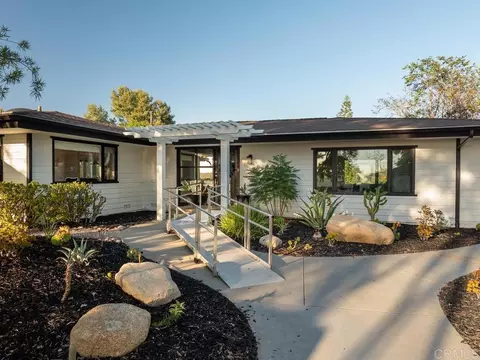 Exterior - 1097 Camino Alisos, Fallbrook, CA 92028 photo 9 of 20