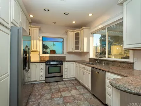 Kitchen - 1097 Camino Alisos, Fallbrook, CA 92028 photo 8 of 9