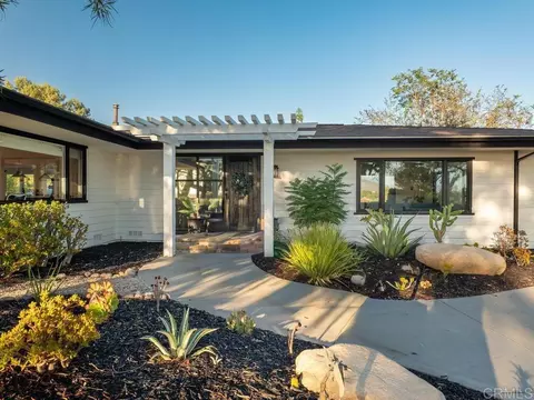 Exterior - 1097 Camino Alisos, Fallbrook, CA 92028 photo 2 of 20