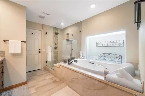 Bath - 2275 Via Cascabel, Escondido, CA 92027 photo 4 of 5