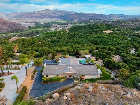 View/Area - 2275 Via Cascabel, Escondido, CA 92027 photo 2 of 3