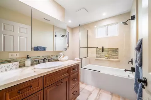 Bath - 2275 Via Cascabel, Escondido, CA 92027 photo 5 of 5