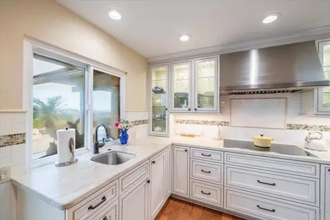 Kitchen - 2275 Via Cascabel, Escondido, CA 92027 photo 3 of 5